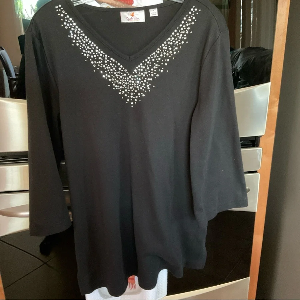 Quacker Factory Black with Rhinestuds Blouse, v-neck, 3/4 sleeve, gorgeous - Picture 6 of 13